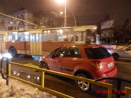 У Житомирі учасник ДТП зник з місця пригоди разом з двома дітьми