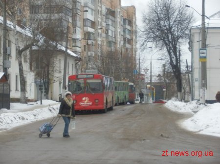 В центрі Житомира зупинилися тролейбуси через розрив контактної мережі