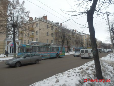 В центрі Житомира зупинилися тролейбуси через розрив контактної мережі
