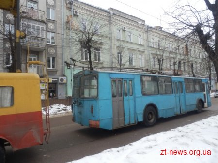 В центрі Житомира зупинилися тролейбуси через розрив контактної мережі