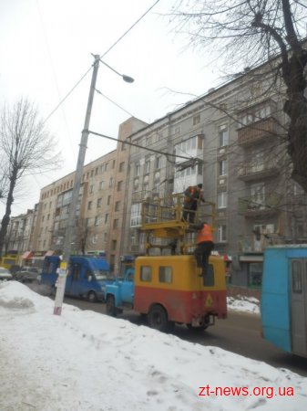 В центрі Житомира зупинилися тролейбуси через розрив контактної мережі
