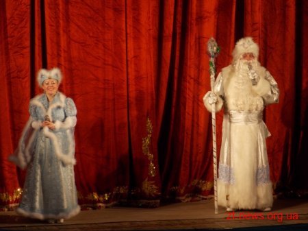 У Житомирі 800 дітей пільгових категорій подивилися виставу та отримали солодкий подарунок