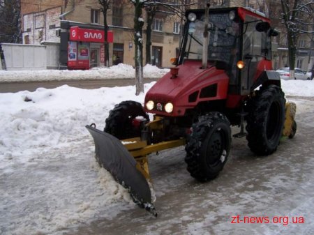 Житомир очищають від льоду та снігу