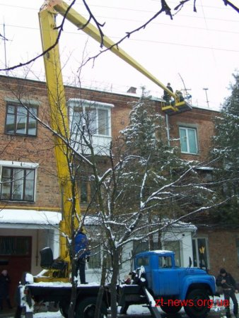 Житомир очищають від льоду та снігу