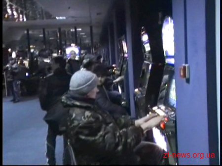 У Житомирі впродовж дня викрили два гральні заклади та вилучили 21 гральний автомат У Житомирі впродовж дня викрили два гральні заклади та вилучили 21 гральний автомат