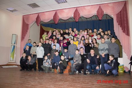До вихованців житомирського інтернату завітали помічники Св. Миколая