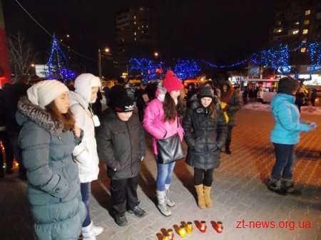 У Житомирі запалили свічки з нагоди Всесвітнього дня онкохворої дитини