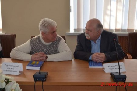 У Житомирі відбулася презентація книги статей Юрка Гудзя «Набережна під скелями»
