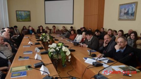 У Житомирі відбулася презентація книги статей Юрка Гудзя «Набережна під скелями»
