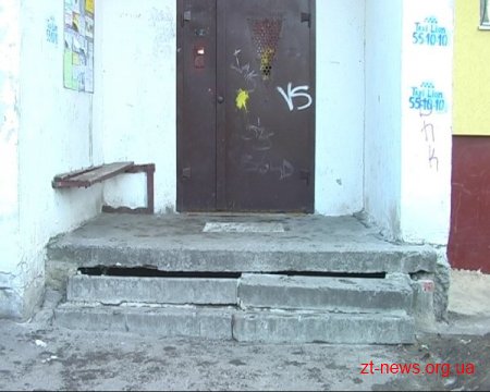 Житомирські рятувальники врятували дитину, яка застрягла під бетонною плитою ВІДЕО