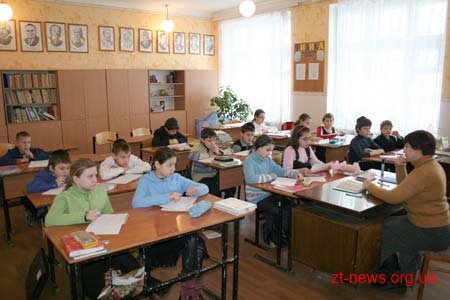 У Житомирі обговорили професійний супровід дітей із інвалідністю в умовах навчання в державних і приватних школах У Житомирі обговорили професійний супровід дітей із інвалідністю в умовах навчання в державних і приватних школах