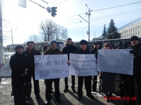 Інвестори будинку по вул. Щорса 155 знову пікетували поблизу міської ради у Житомирі