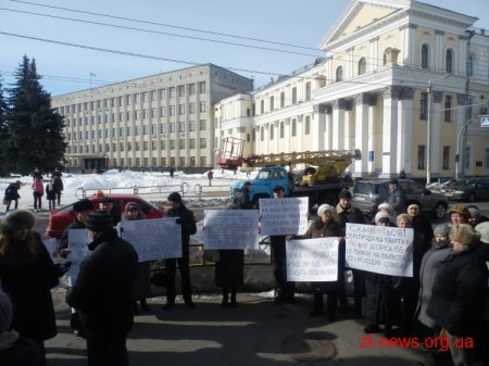 Інвестори будинку по вул. Щорса 155 знову пікетували поблизу міської ради у Житомирі