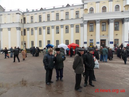У Житомирі відбувся мітинг об'єднаної опозиції у рамках всеукраїнської акції "Вставай, Україно!" Оновлено