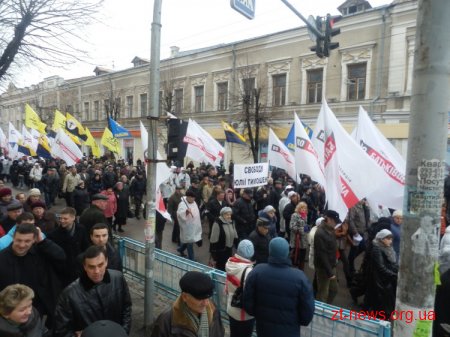 У Житомирі відбувся мітинг об'єднаної опозиції у рамках всеукраїнської акції "Вставай, Україно!" Оновлено