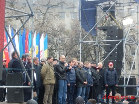 У Житомирі відбувся мітинг об'єднаної опозиції у рамках всеукраїнської акції "Вставай, Україно!" Оновлено