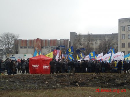 У Житомирі відбувся мітинг об'єднаної опозиції у рамках всеукраїнської акції "Вставай, Україно!" Оновлено