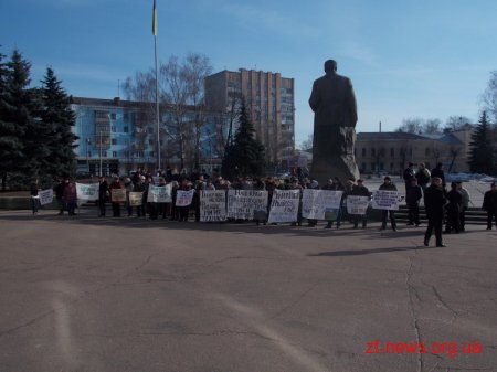 У Житомирі під стінами облради мітингували жителі сіл проти видобутку титану