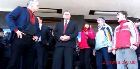 У Житомирі під стінами облради мітингували жителі сіл проти видобутку титану