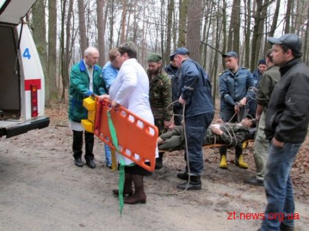 У Денишах під Житомиром з 25-метрової скелі зірвався турист