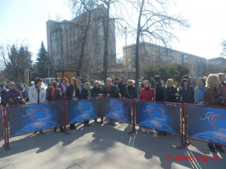 У Житомирі відкрили пам`ятник морозиву ВІДЕО