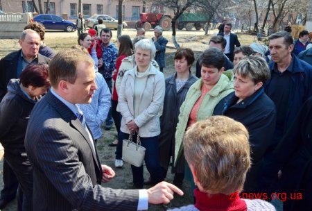 У Житомирі почали встановлювати нові дитячі майданчики