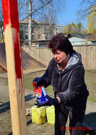 У Житомирі почали встановлювати нові дитячі майданчики