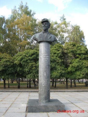 Бюст Ярослава Домбровського