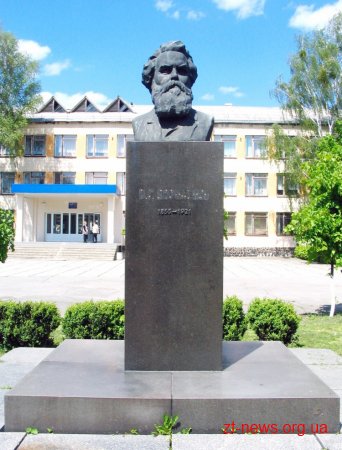 Бюст Володимира Короленка