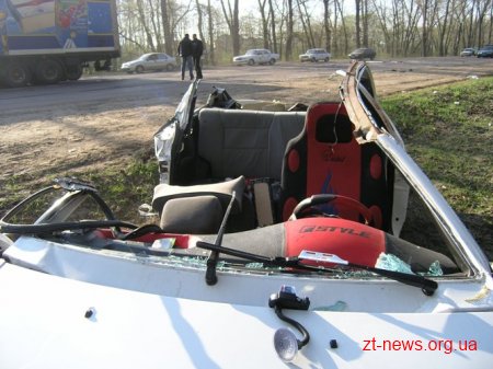 На Житомирщині у результаті ДТП двоє людей загинуло. Ще двох госпіталізовано з тяжкими тілесними ушкодженнями