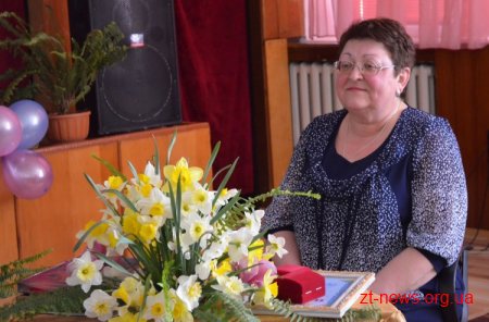 Директор Житомирського ліцею №24 отримала іменний годинник та нагрудний знак