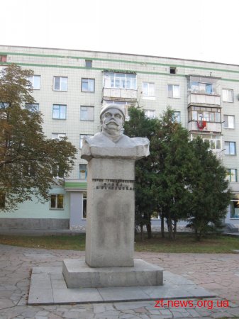 бюст Олександра Пархоменка