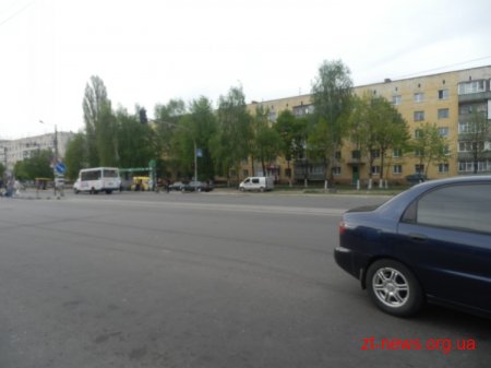 У Житомирі автобус підрізав Ланос