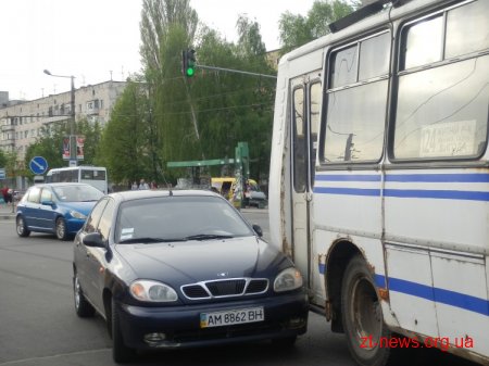 У Житомирі автобус підрізав Ланос