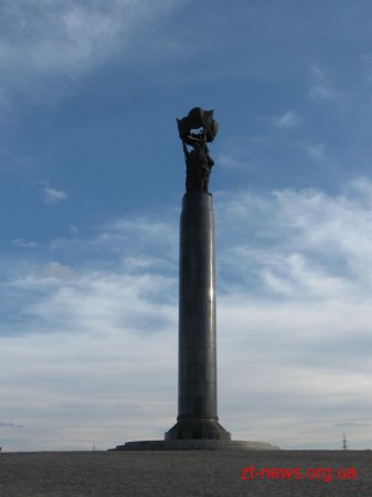 Монумент Слави