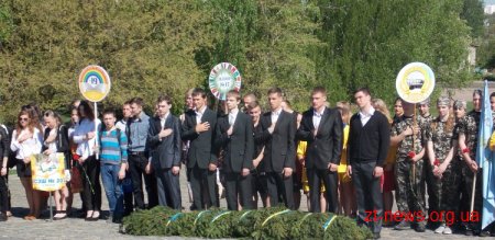 У Житомирі поруч з монументом слави нагородили переможців спортивних змагань