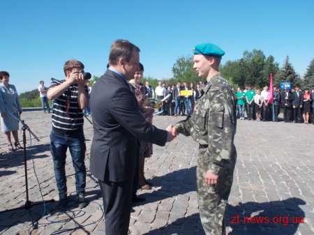 У Житомирі поруч з монументом слави нагородили переможців спортивних змагань