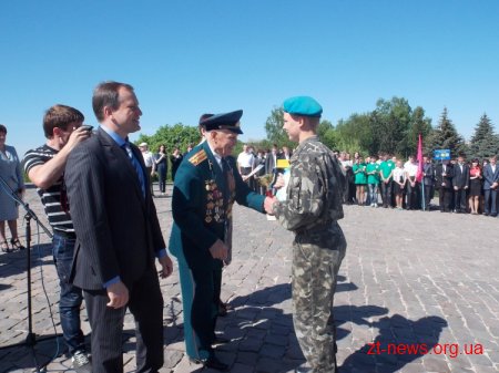 У Житомирі поруч з монументом слави нагородили переможців спортивних змагань