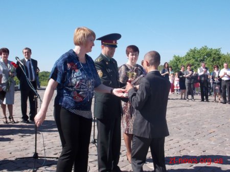 У Житомирі поруч з монументом слави нагородили переможців спортивних змагань