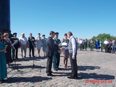У Житомирі поруч з монументом слави нагородили переможців спортивних змагань