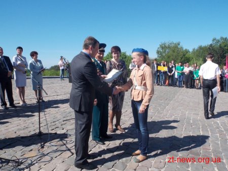 У Житомирі поруч з монументом слави нагородили переможців спортивних змагань