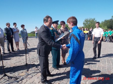 У Житомирі поруч з монументом слави нагородили переможців спортивних змагань