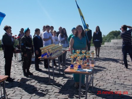 У Житомирі поруч з монументом слави нагородили переможців спортивних змагань