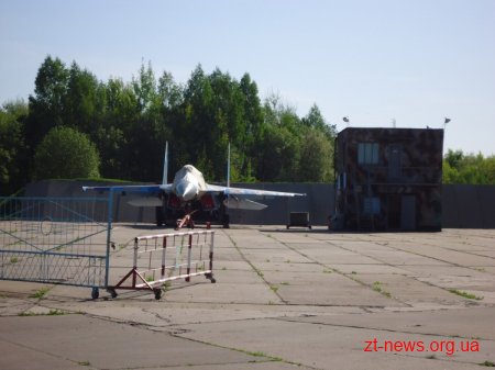 В Озерному до 9 травня показали сучасну військову техніку
