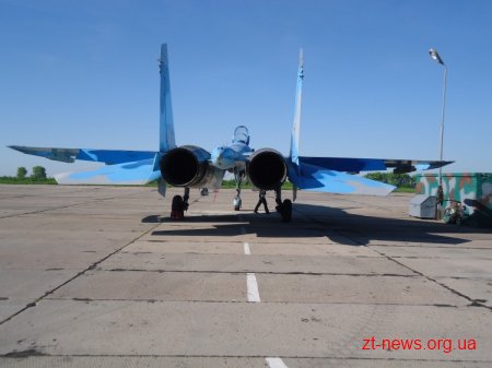 В Озерному до 9 травня показали сучасну військову техніку