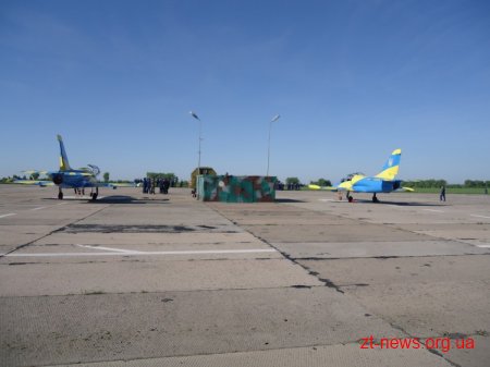 В Озерному до 9 травня показали сучасну військову техніку