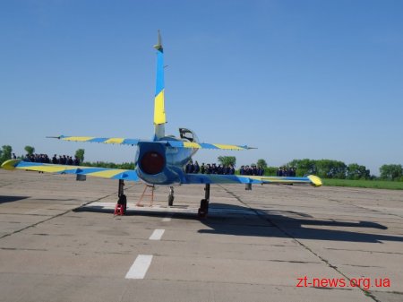 В Озерному до 9 травня показали сучасну військову техніку