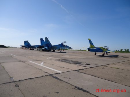 В Озерному до 9 травня показали сучасну військову техніку