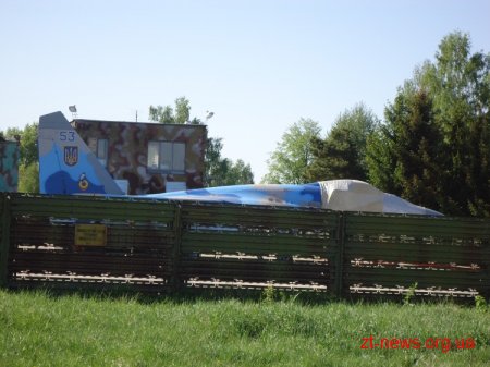 В Озерному до 9 травня показали сучасну військову техніку