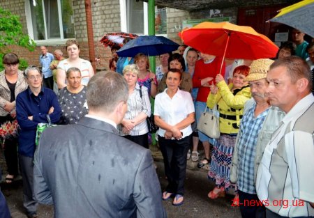 Квартал по вул. Мануїльського із 15-річними ямами вирішили відремонтувати
